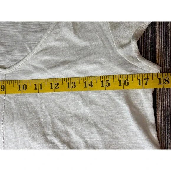 Lilly Pulitzer T Shirt Womens M White Pima Cotton Ruffle Hem V Neck Casual - Picture 6 of 12